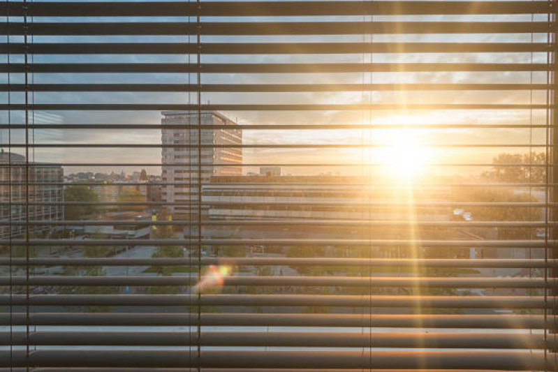 Persiana Rolo Tela Solar 5 Instalação Guararema - Persiana Tela Solar 5