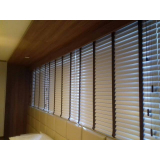cortina-persiana-de-madeira
